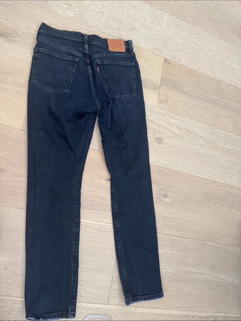 Levi's Black Skinny Jeans with Knee Distress - Picture 5 of 6